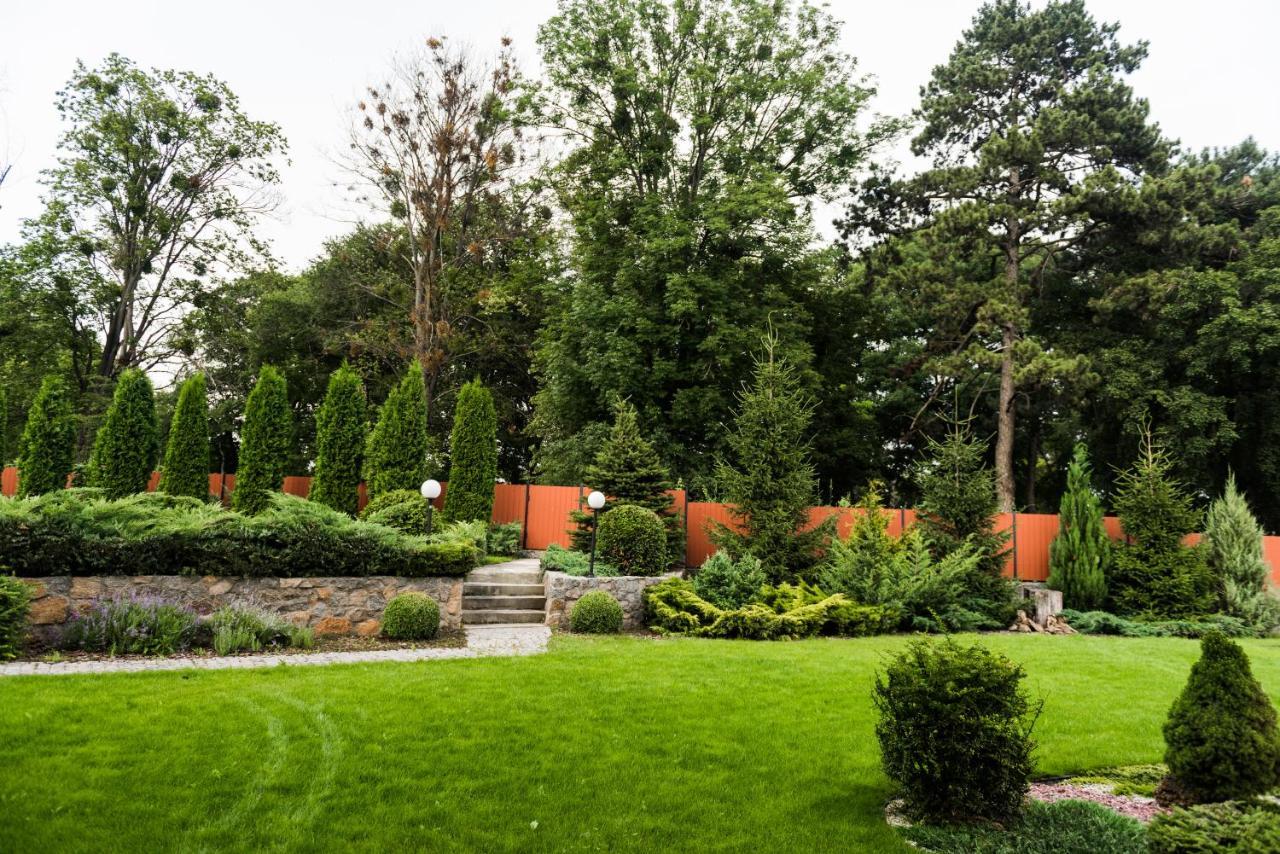 Golden Park Apartments Umanʼ Екстериор снимка
