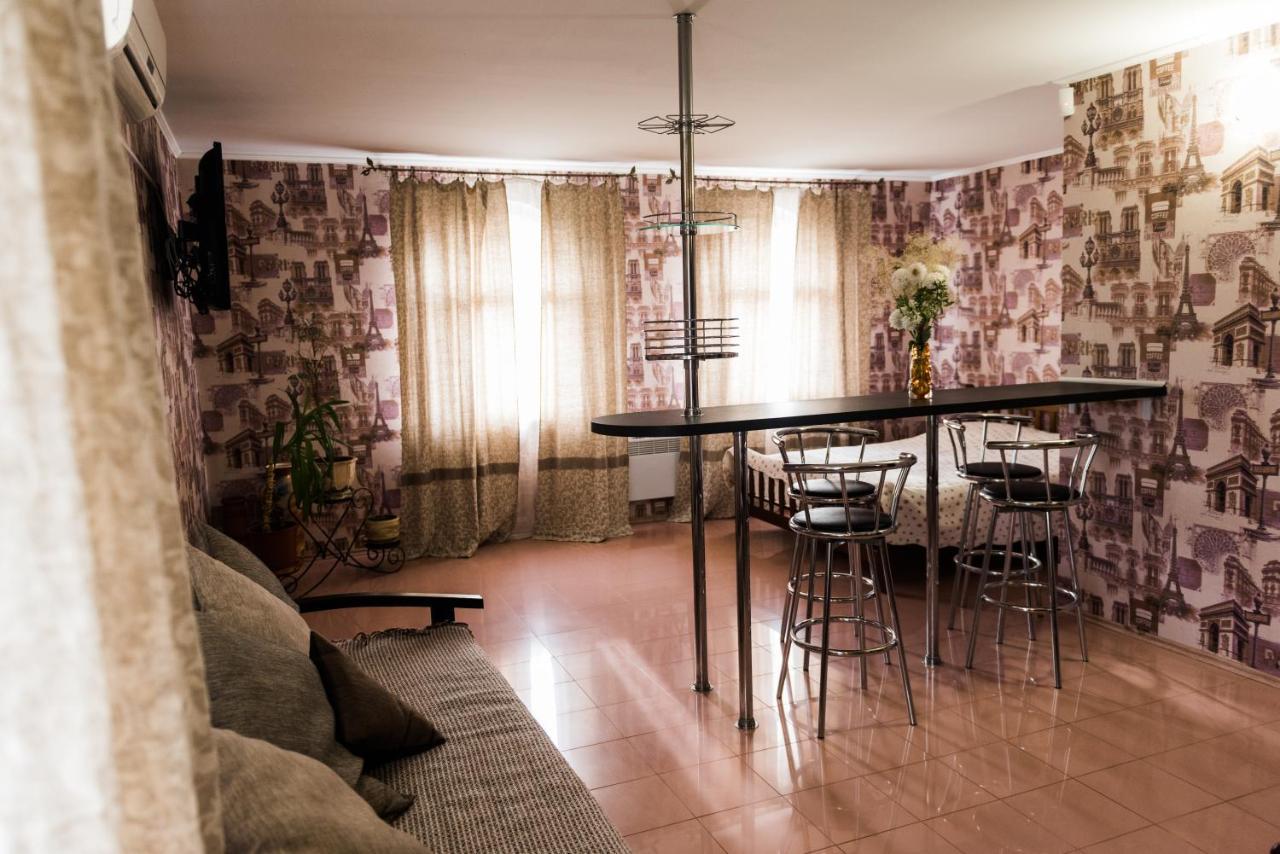 Golden Park Apartments Umanʼ Екстериор снимка