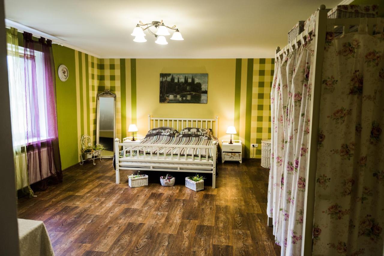 Golden Park Apartments Umanʼ Екстериор снимка