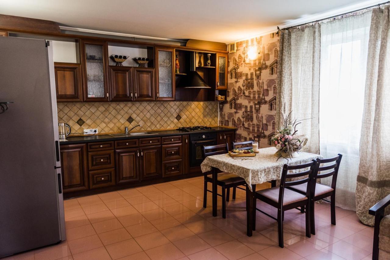 Golden Park Apartments Umanʼ Екстериор снимка