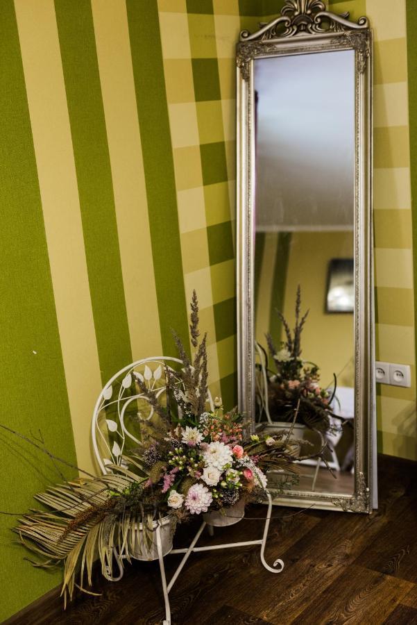 Golden Park Apartments Umanʼ Екстериор снимка