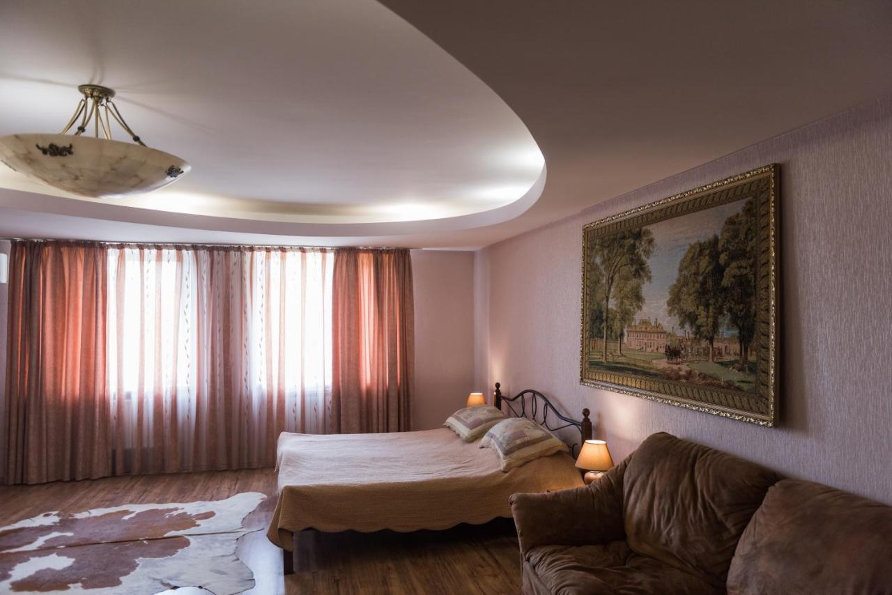 Golden Park Apartments Umanʼ Екстериор снимка