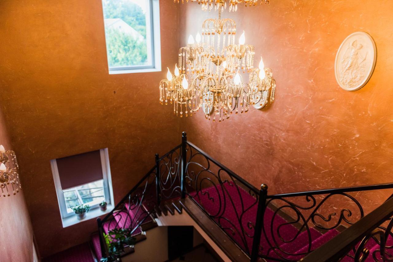 Golden Park Apartments Umanʼ Екстериор снимка