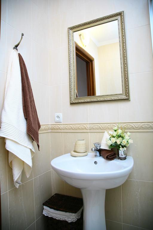 Golden Park Apartments Umanʼ Екстериор снимка