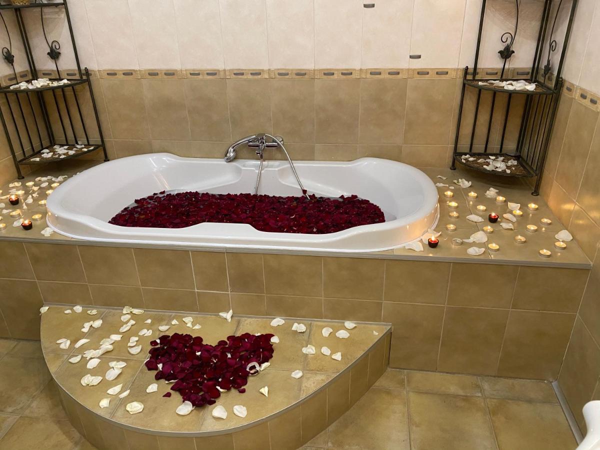 Golden Park Apartments Umanʼ Екстериор снимка