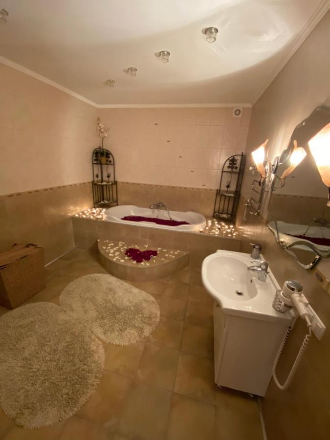Golden Park Apartments Umanʼ Екстериор снимка